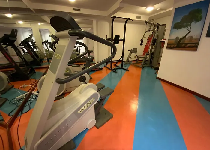 Hotel con tennis: International Beach Hotel